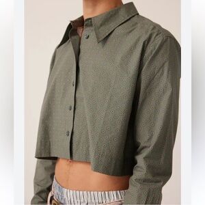 WILDFANG - The Essential Long Sleeve Cropped Button up Blouse. NWT.